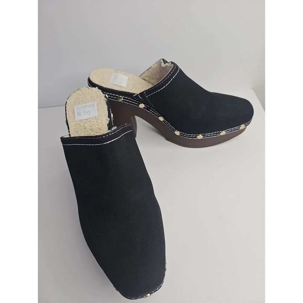 Crown & Ivy Women's Platform Sherpa Lined Clogs black Size 8